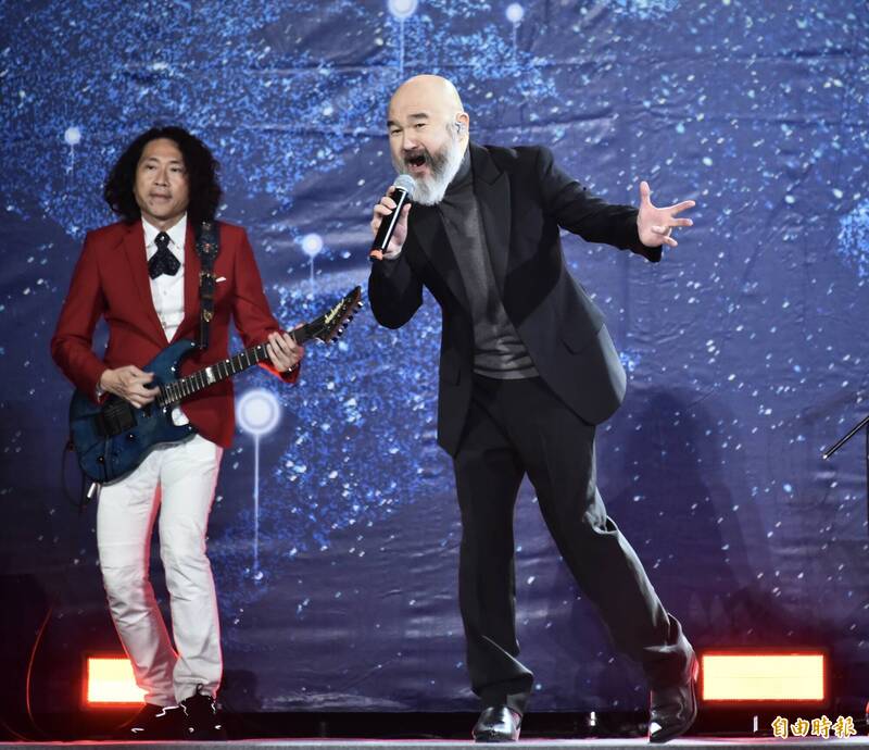 辛龍尾牙登台復出（記者陳奕全攝）