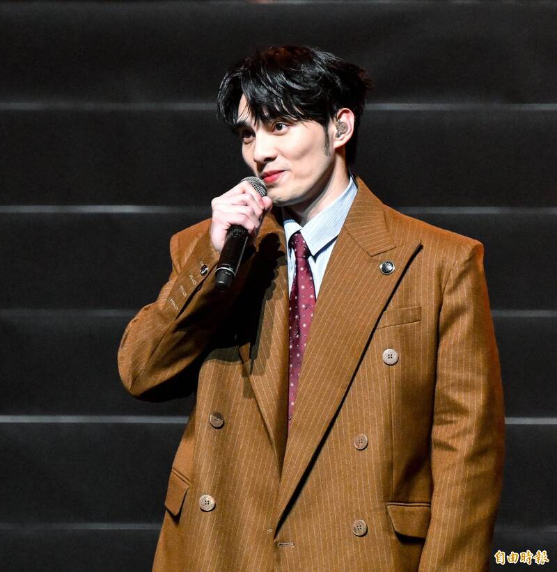 黃偉晉表示與五堅情團員們還是很常連絡。（記者王文麟攝）