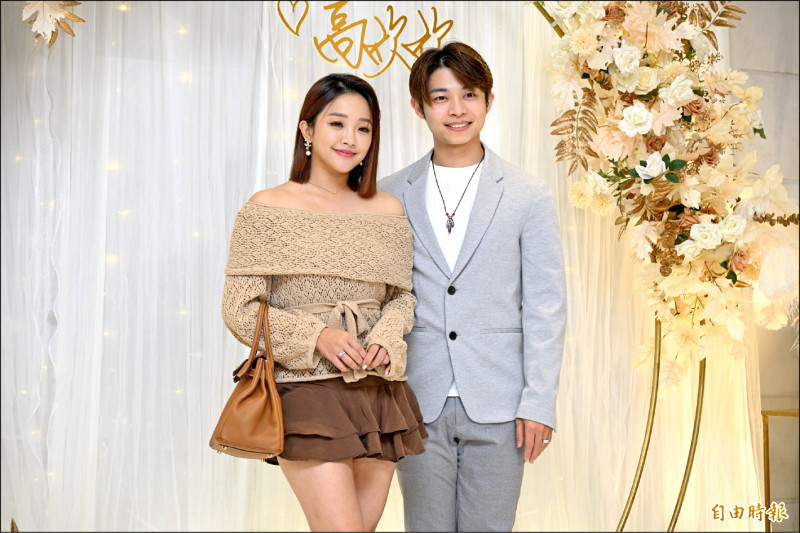 賴慧如（左）和老公劉家銘參與婚禮。（記者胡舜翔攝）