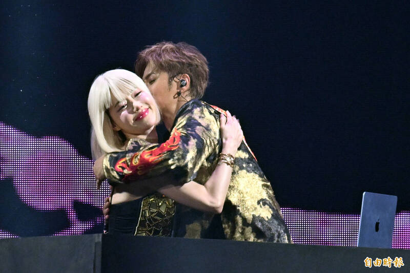 小豬特別邀請南韓火辣DJ SODA合作演出。（記者王文麟攝）