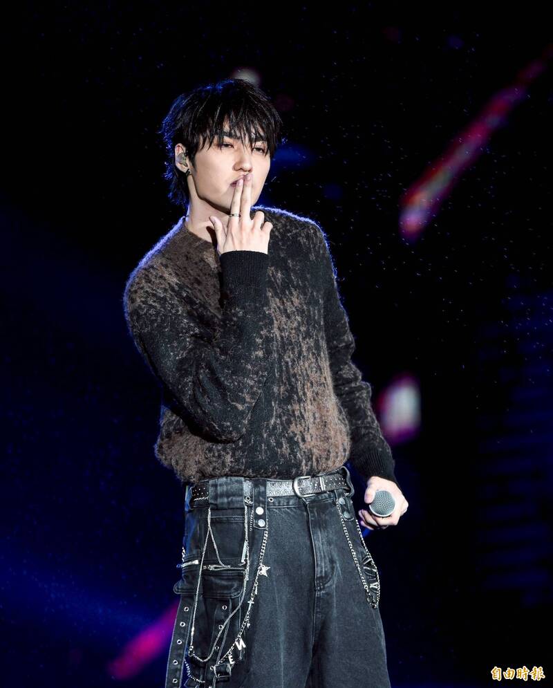 薛恩演唱《LEVEL UP》、《別離開》。（記者王文麟攝）