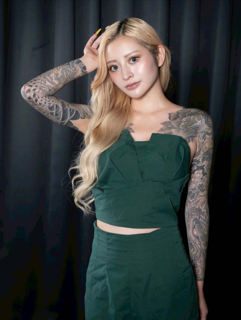 乙葉整形心路歷程惹哭網友。（翻攝自IG）