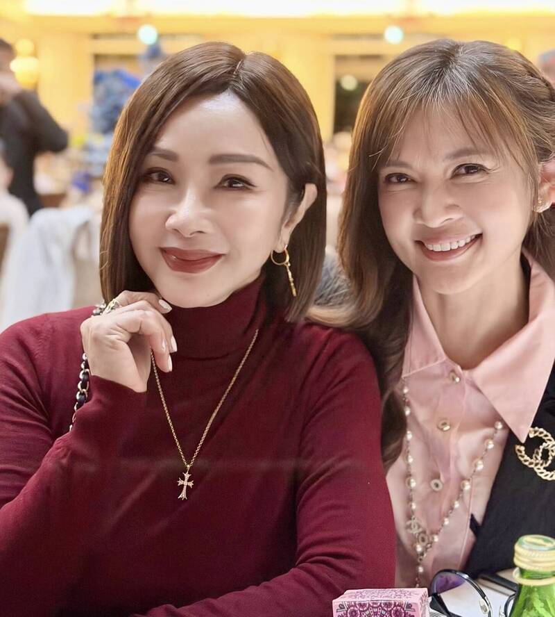 王淑麗開心和陳美鳳合影。（翻攝自王淑麗臉書）