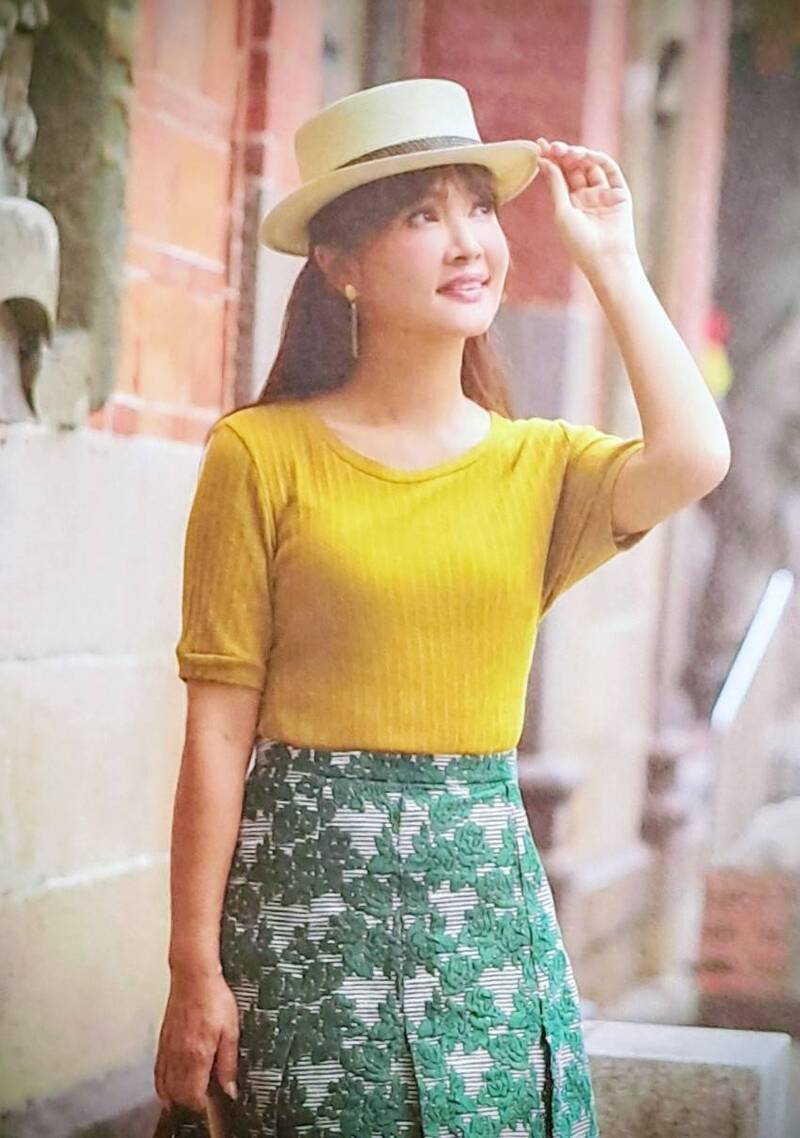 王淑麗最新2026年桌曆展現青春活力。