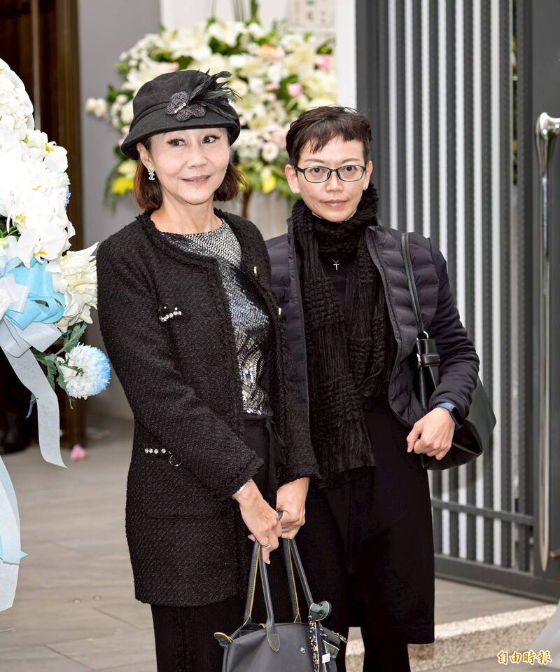 苗蔚蘭（左）談到曾與坣娜一起拍《風華大歌廳》。（記者王文麟攝）