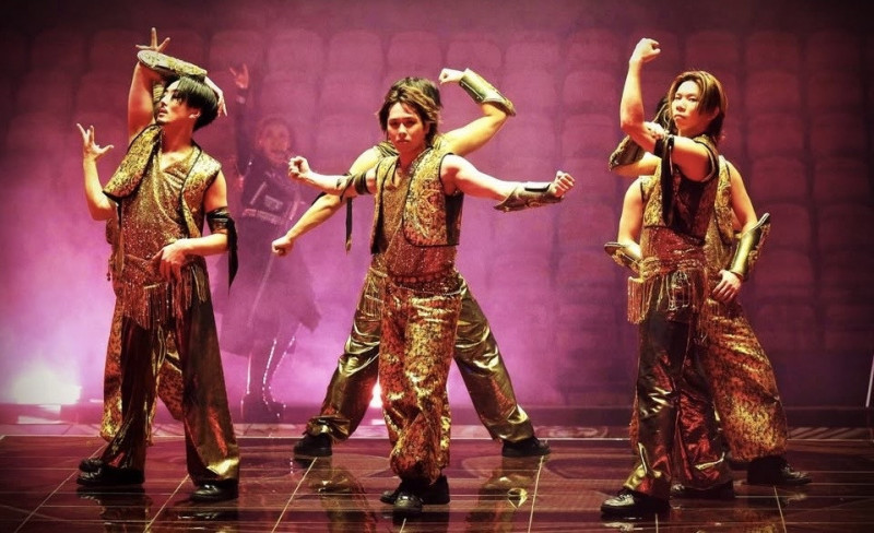 濱崎步舞群面對空無一人的觀眾席合力完成演出。（翻攝自IG）