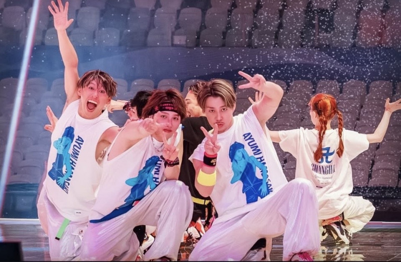 濱崎步舞群面對空無一人的觀眾席合力完成演出。（翻攝自IG）