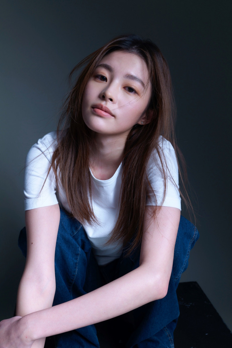 詹子萱參與港劇喜劇新挑戰，許願同框周迅、周冬雨。（甯聚力文創提供）