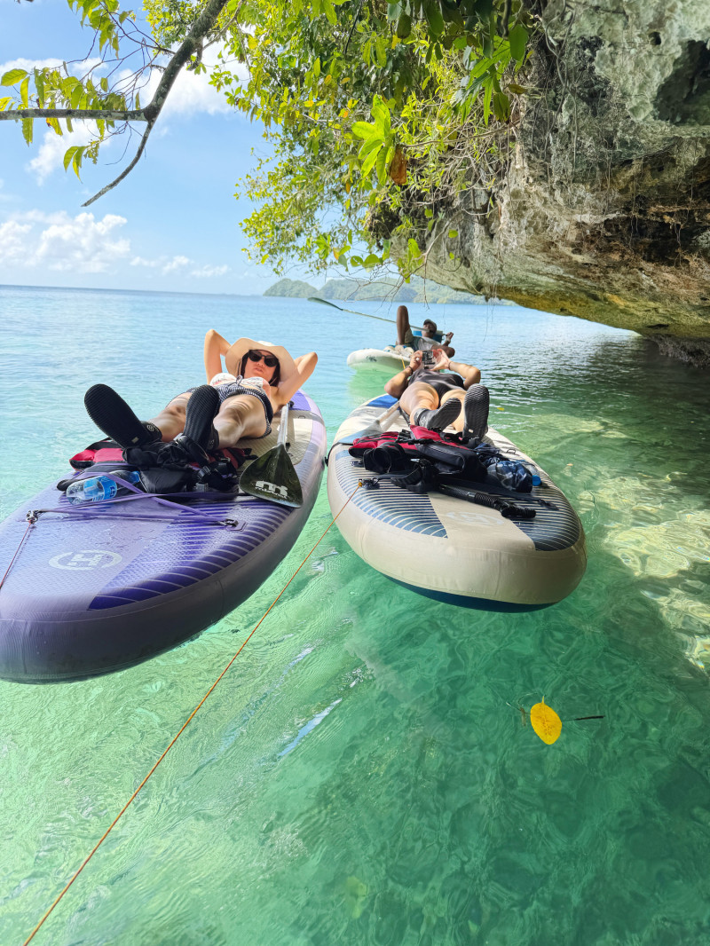 潘慧如赴帛琉進行Sup秘境探險。（球狀星團娛樂公司提供）