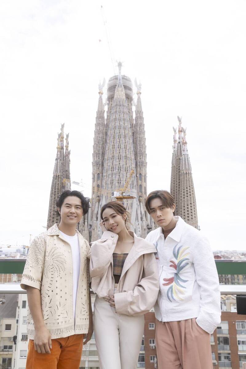 告五人推出浪漫夯曲《從沒去過巴塞隆納》MV。（相信音樂提供）