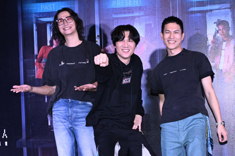 宇宙人完成演唱會，方Q（左起）、小玉、阿奎期待新專輯推出後有好評。（記者胡舜翔攝）