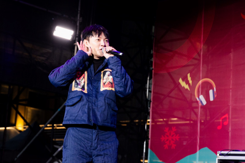 許富凱以深情台語金曲征服全場。（基隆市文化觀光局提供）