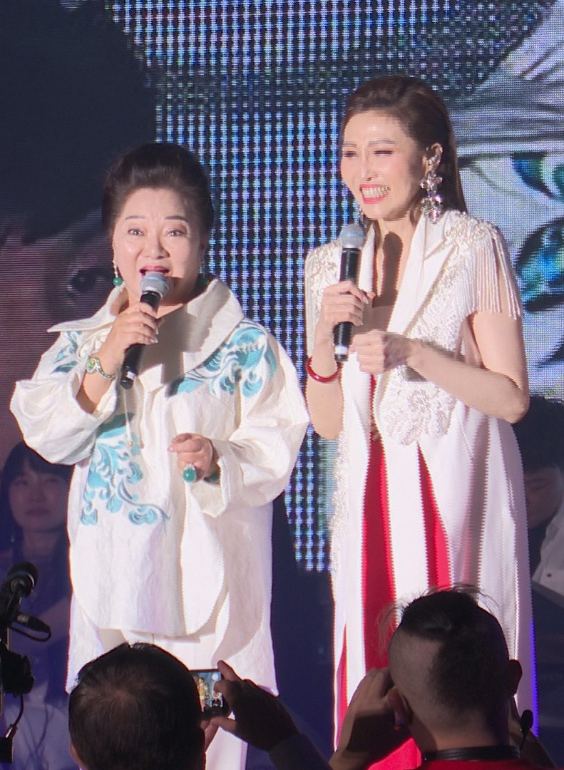 楊惠絜舉辦演唱會，白冰冰助陣。（音圓唱片提供）