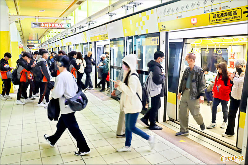 經歷地鐵亮刀驚魂 KIMIKO隨身帶保溫瓶自保