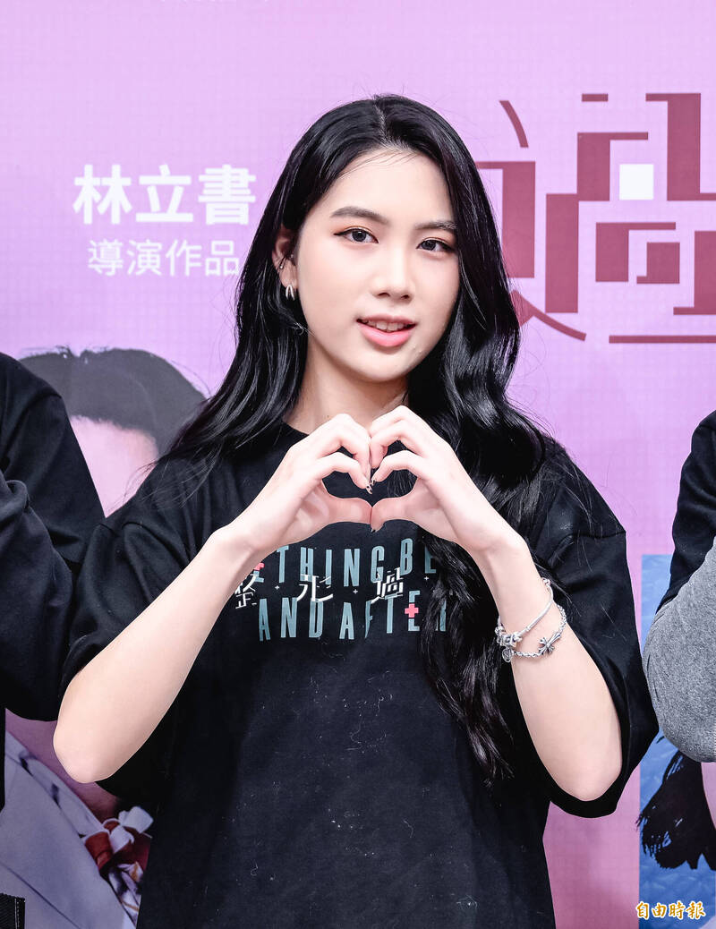親眼目睹18歲超正女兒接吻！小禎嬌嗔被虧：少女系發情