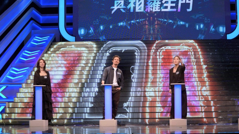《哈！真相大白了》（左起）藝人阿諾、周厚安、巴鈺上節目參賽。（公視提供）