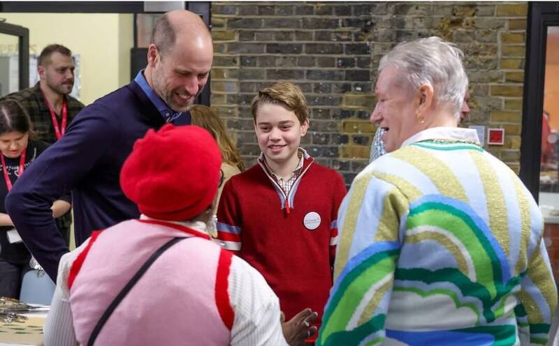 威廉王子（左）帶著喬治王子到無家可歸者的安置慈善機構「The Passage」。（翻攝自IG）