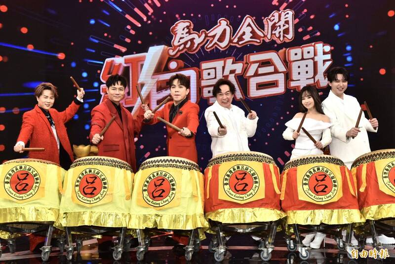《2026馬力全開紅白歌合戰》今熱鬧開錄，由康康、許志豪領軍《綜藝一級棒》黃金主持群，誓言要在除夕夜稱霸收視。（記者陳奕全攝）