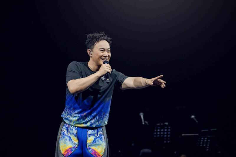 陳奕迅曾在校園演唱會上失足墜落舞台。（資料照，廿一克有限公司提供）