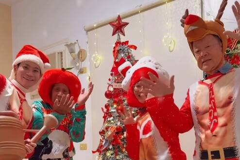 阿公太搶鏡！Andy老師超爆笑耶誕驚喜～看著看著就哭了