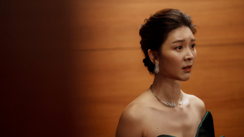 《雙囍》中混亂的婚禮讓新娘余香凝精疲力盡。（水花電影提供）