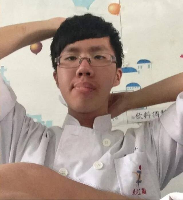 江柏樂指出張文嘴型歪斜，容易惹怨。（翻攝自X）