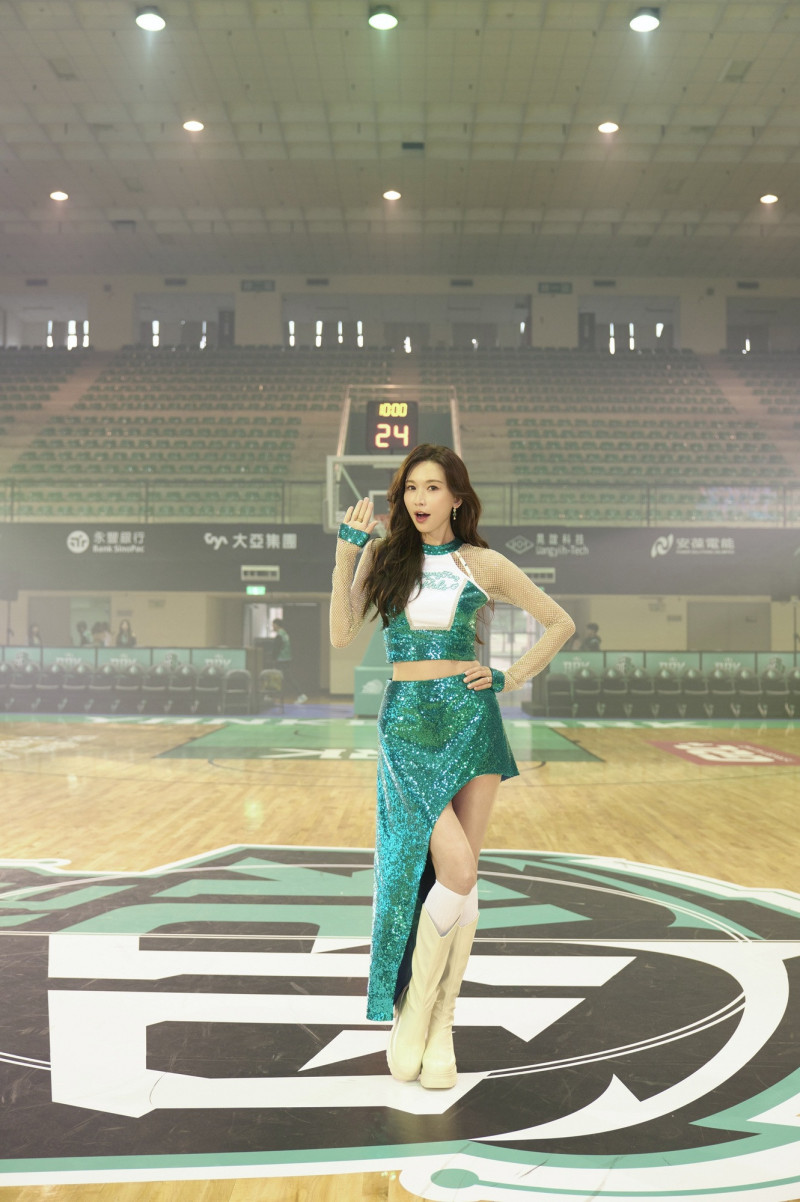 林志玲大跳啦啦舞展現活力。（林志玲工作室提供）