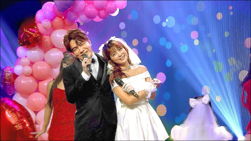 許志豪牽翁鈺鈞披婚紗 慶《紅人榜》700集