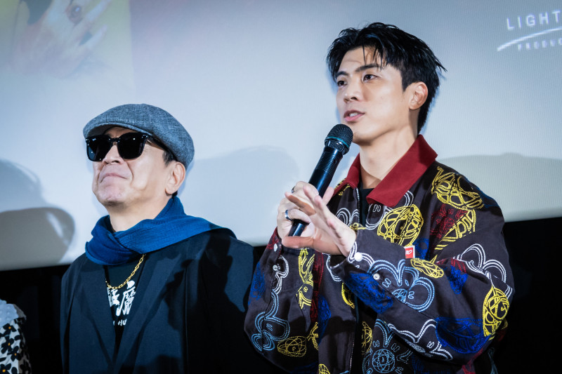 林哲熹在《叫我驅魔男神》脫掉偶像包袱搞笑演出，左為高捷。（光盛影業提供）