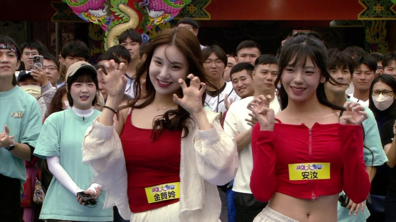 「核彈芭比」扭臀破氣球！大秀「胸震」絕技震撼全場