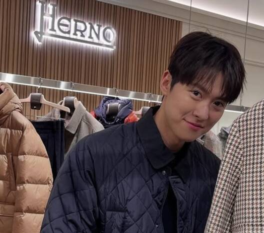 韓知名男星拍戲突耳聾 緊急宣布全面停工