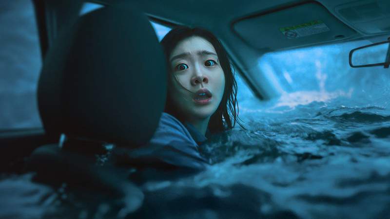 爛到53國冠軍！Netflix《巨洪》霸榜兩週引爆怒刷潮