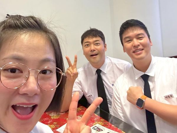 朴娜勑（左）來台狂嗑意麵的模樣，至今仍令人印象深刻。（翻攝自IG）