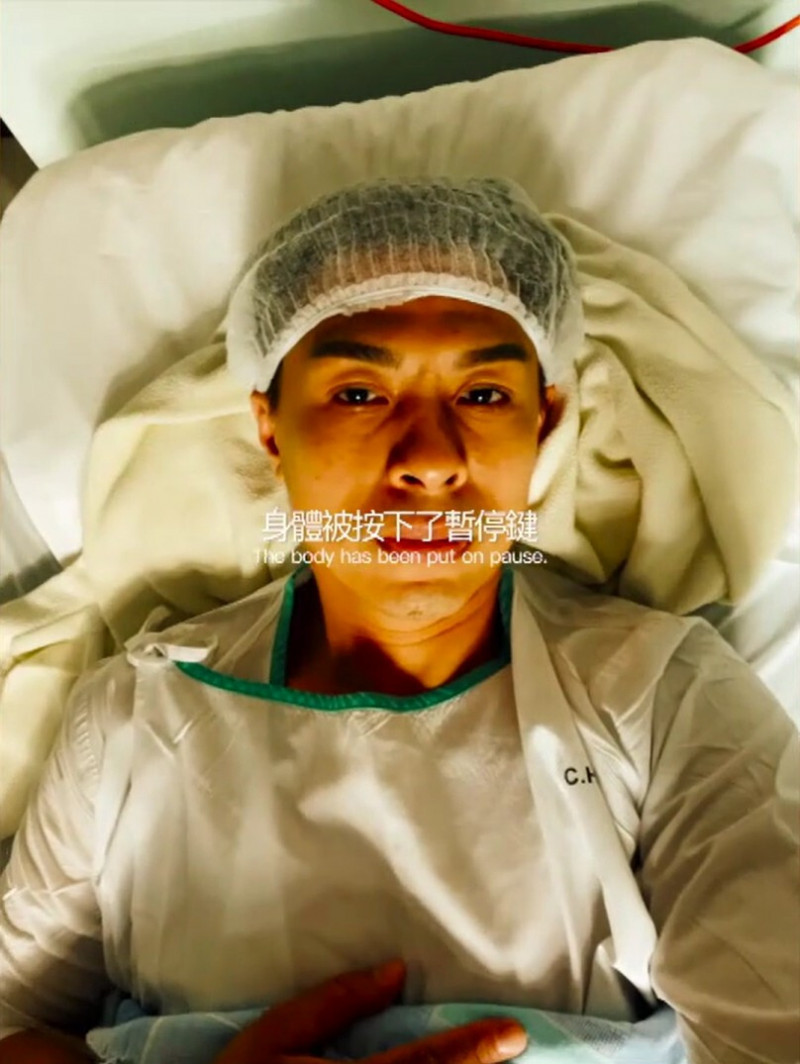 陳少邦曝光住院躺病床照。（翻攝自微博）