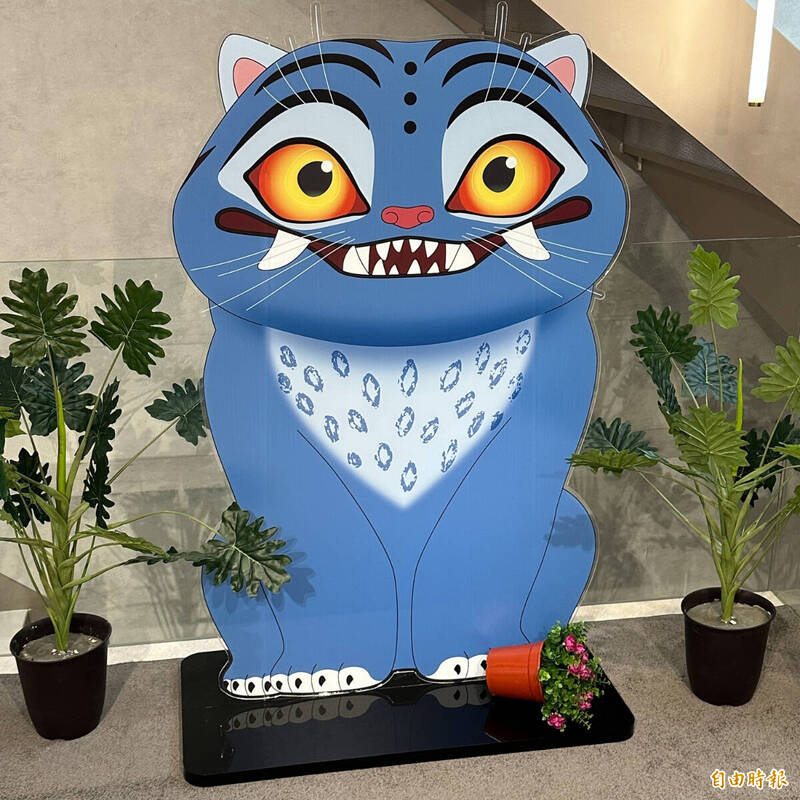 《Kpop 獵魔女團》經典場面神還原，Derpy腳下的盆栽一定是被踢倒的。（記者許世穎攝）