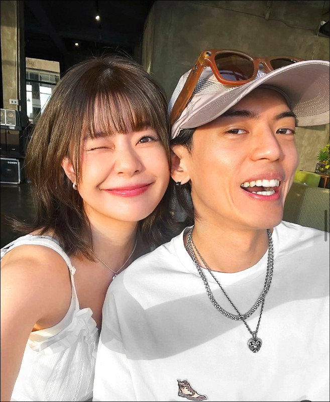 林頤原（右）與女星葉芸希結婚1年多，感情非常甜蜜。（翻攝IG）