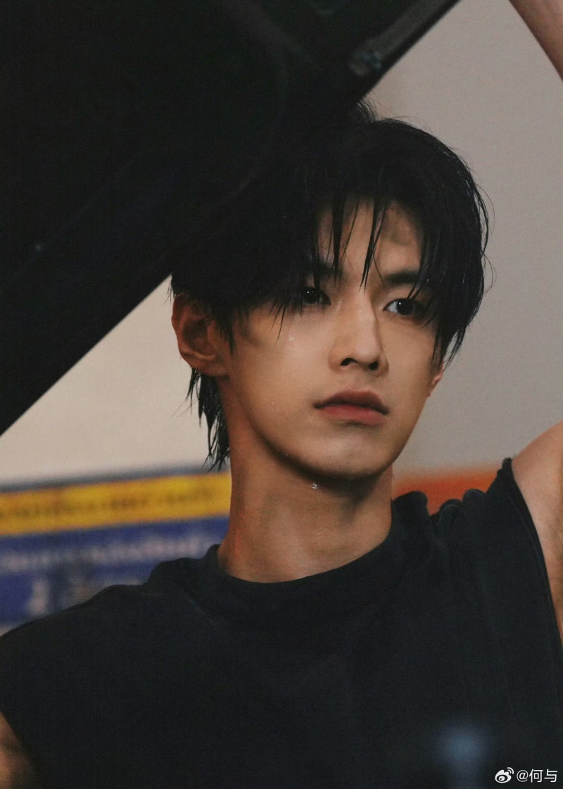 何與因為演出《雙軌》才為中國新一代男神。（翻攝自微博）
