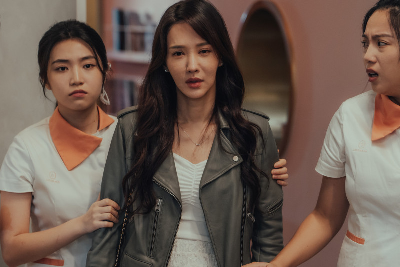 徐千京（中）心疼《整形過後》的角色「若青」。（六魚文創提供）