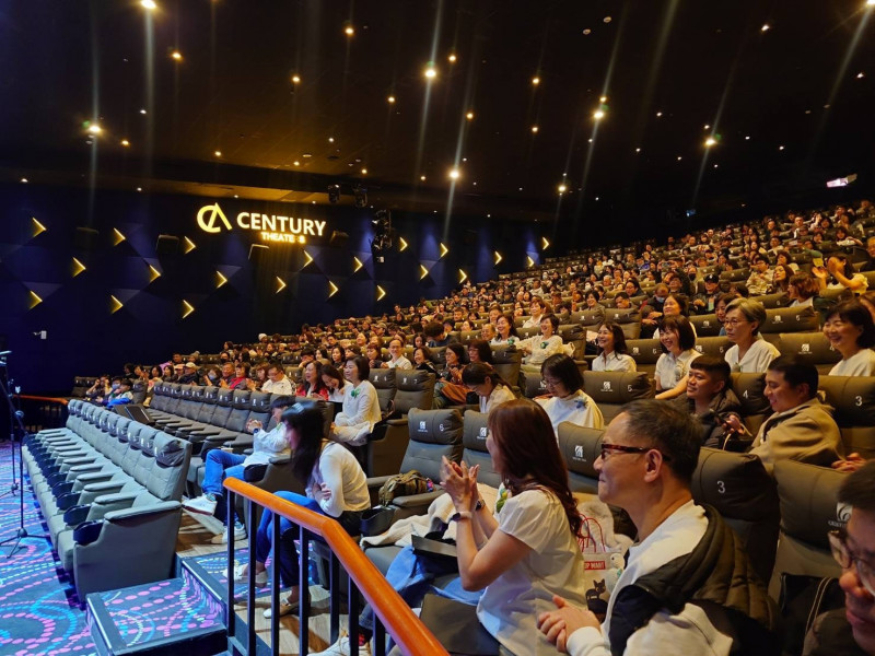 《陽光女子合唱團》特別場的現場演唱感動不少觀眾。（喜樂時代影城提供）