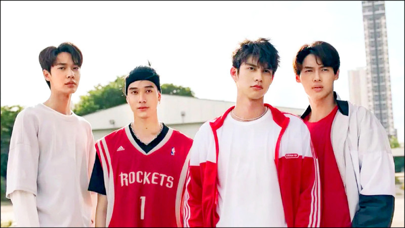 Dew（左起）、Nani、Bright、Win帥氣十足，演出泰版《流星花園》風靡全泰國。（翻攝自X）