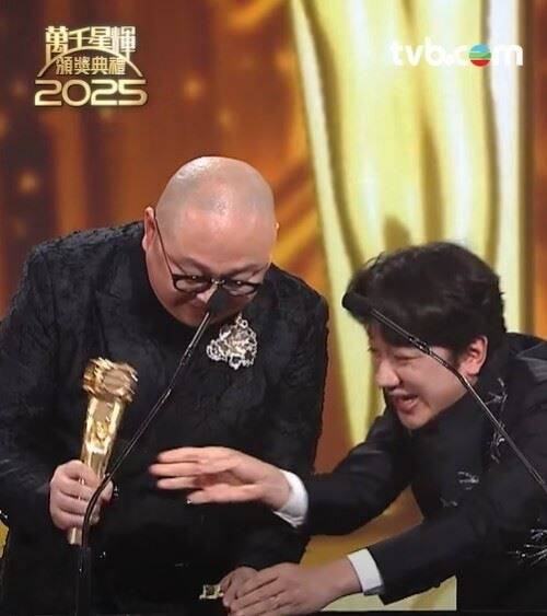 大會表示林盛斌弄壞的是典禮道具，之後會補上正式獎座給他。（翻攝自臉書）