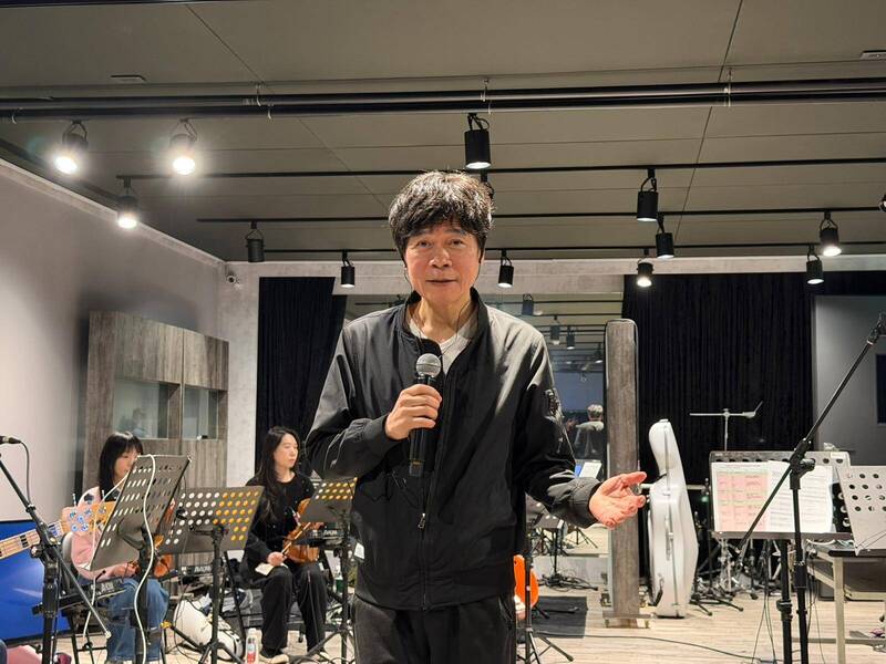 洪榮宏透露，因為十月中岳母跌倒，所以老婆便回高雄娘家去看顧媽媽。（阿爾發音樂提供）