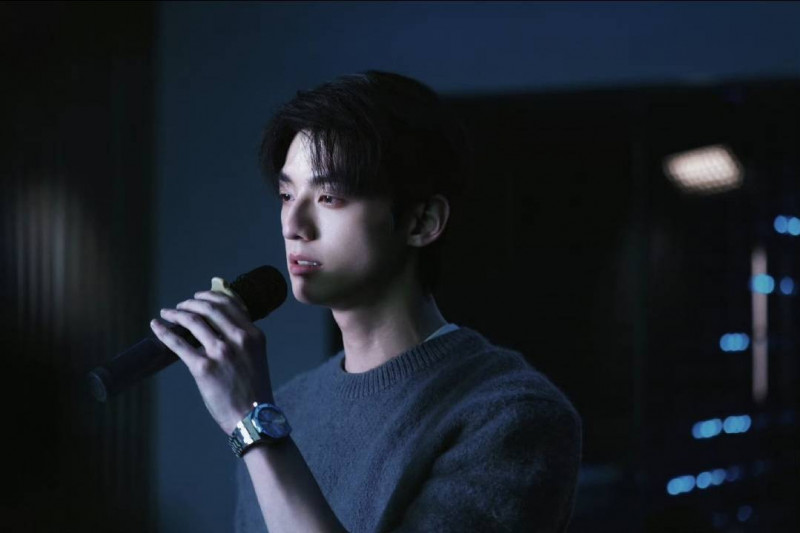 賴偉明深情演唱張信哲的經典情歌《信仰》向「聶曦光」告白。（翻攝自網路）