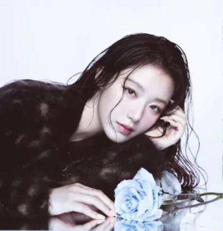 舒華天生具有空靈氣質，是i-dle門面擔當。（翻攝自微博）