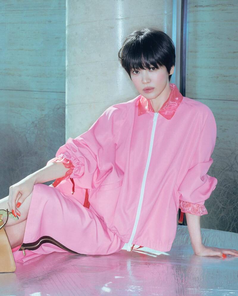 宋慧喬登上時尚雜誌《Harper’s BAZAAR》韓版，罕見談及情緒管理。（翻攝自IG）