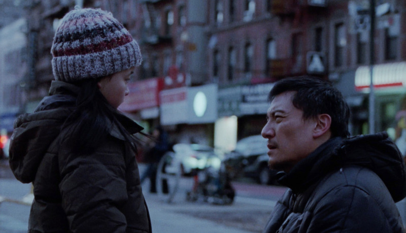 張震（右）與魏愷樂在《幸福之路》飾演父女。（甲上娛樂提供）