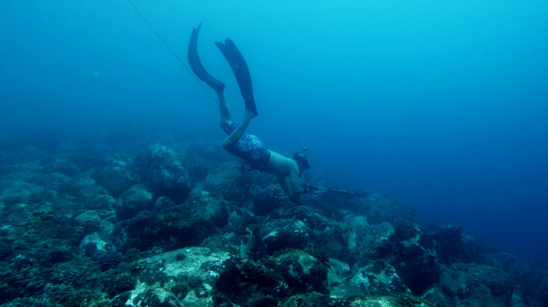 夏曼的海洋文學強調「非虛構」寫作信念，與《大海浮夢》導演周文欽創作核心價值高度契合。（目宿媒體提供）