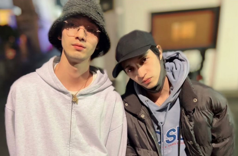 清水尚彌（右）同為演員的弟弟清水尋也（左），去年涉持有大麻遭逮後，被判處有期徒刑1年，緩刑3年。（翻攝自IG）