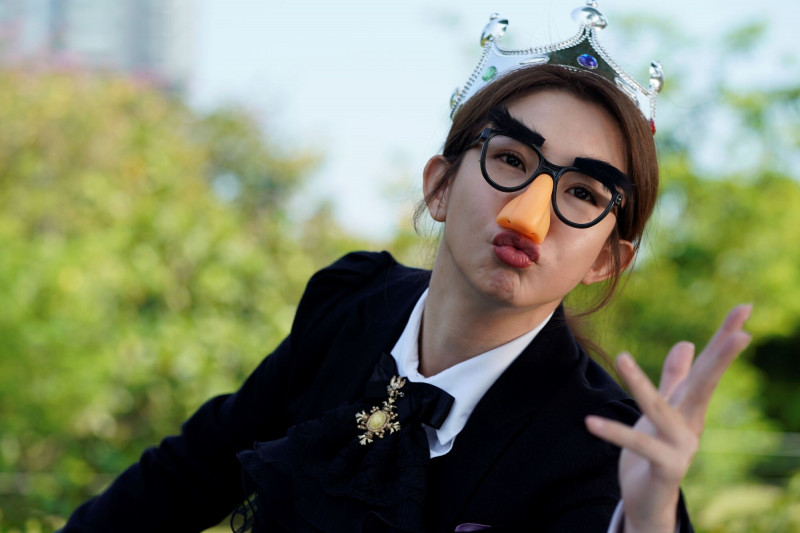 《何百芮的地獄戀曲》堪稱是郭書瑤從影以來最極致的搞笑表演。（彼此影業提供）