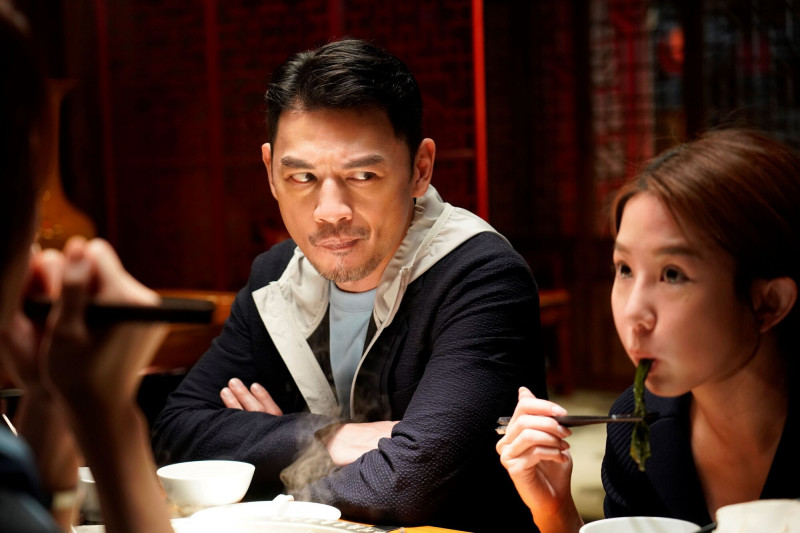 阿Ken（左）在《何百芮的地獄戀曲》有突破以往的演出。（彼此影業提供）